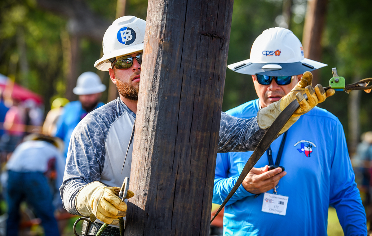 Bluebonnet’s apprentice Colton Burch from Brenham competes in the Apprentice Jumper and Clamp Change.